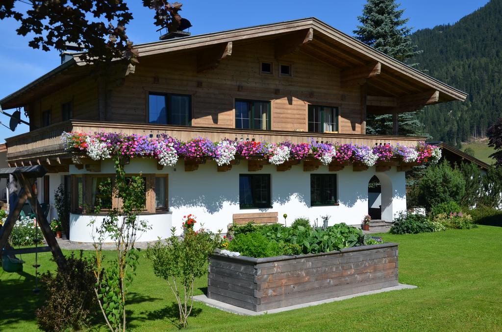 Landhaus Gertrude Eder Apartment Leogang Exterior photo